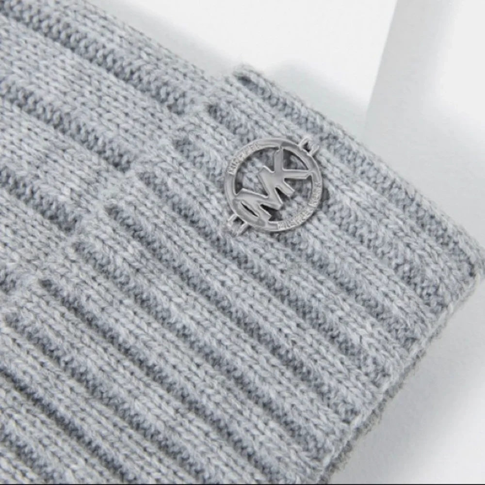 NEW Michael Kors Beanie with Pom - Picture 3 of 4